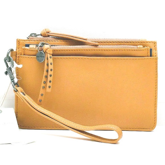 Lucky Brand Handbags - Lucky Brand Rayla Leather Wristlet w Card Case